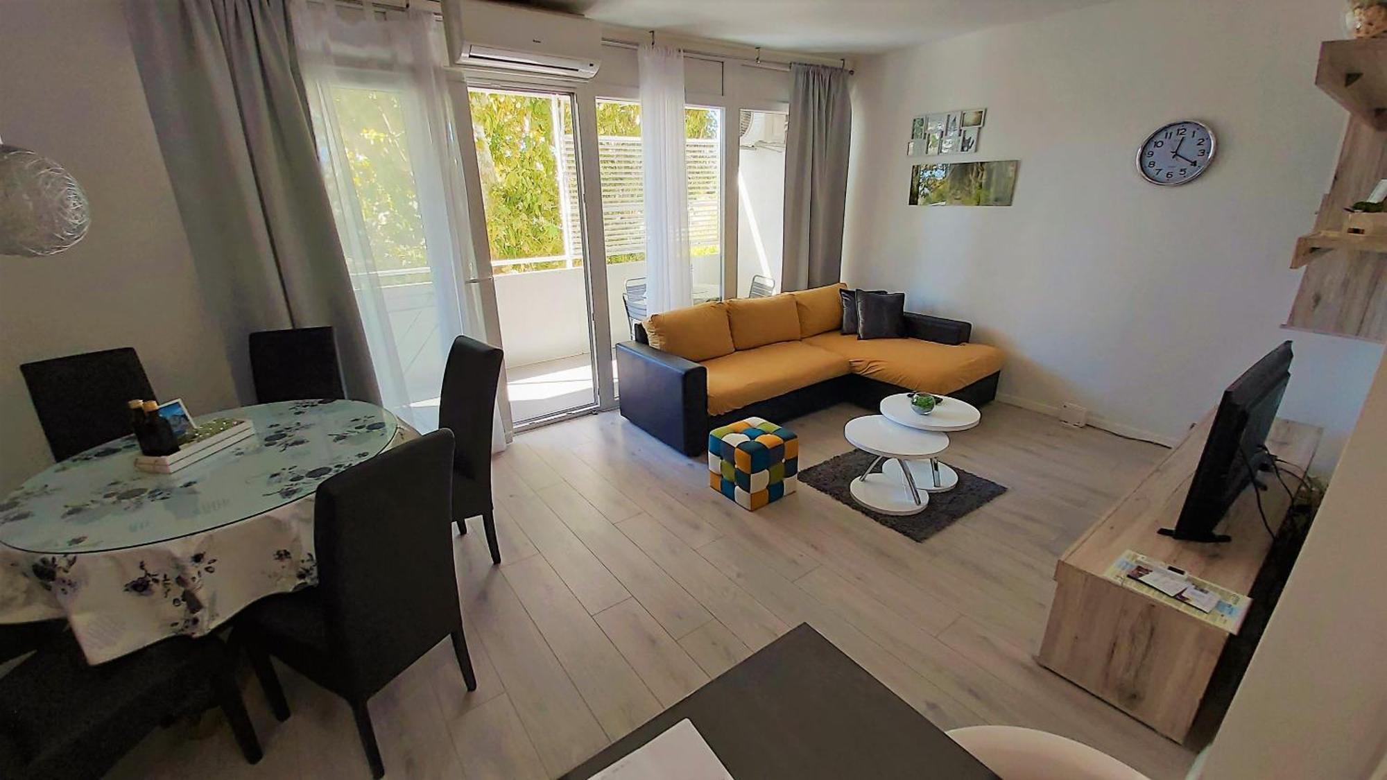 Apartment Punta 奥米什 外观 照片