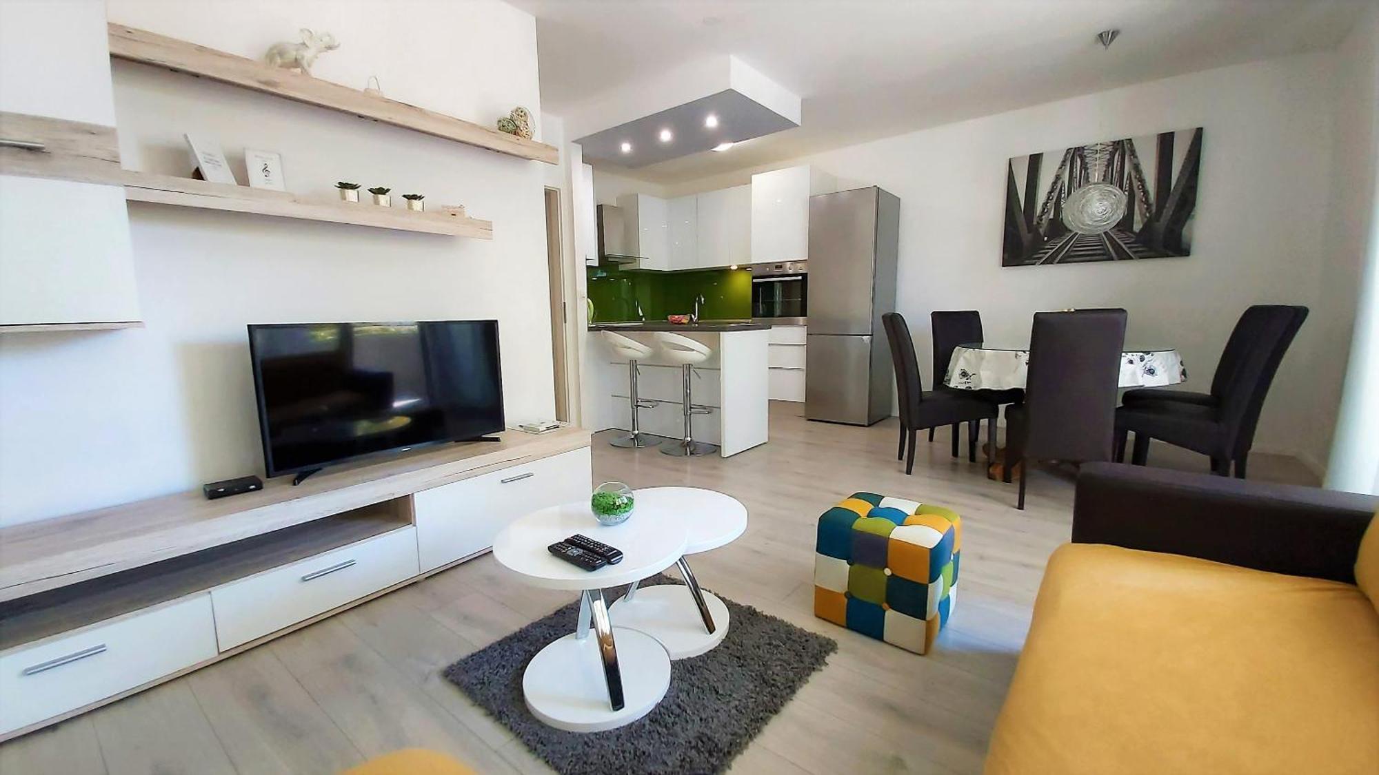 Apartment Punta 奥米什 外观 照片
