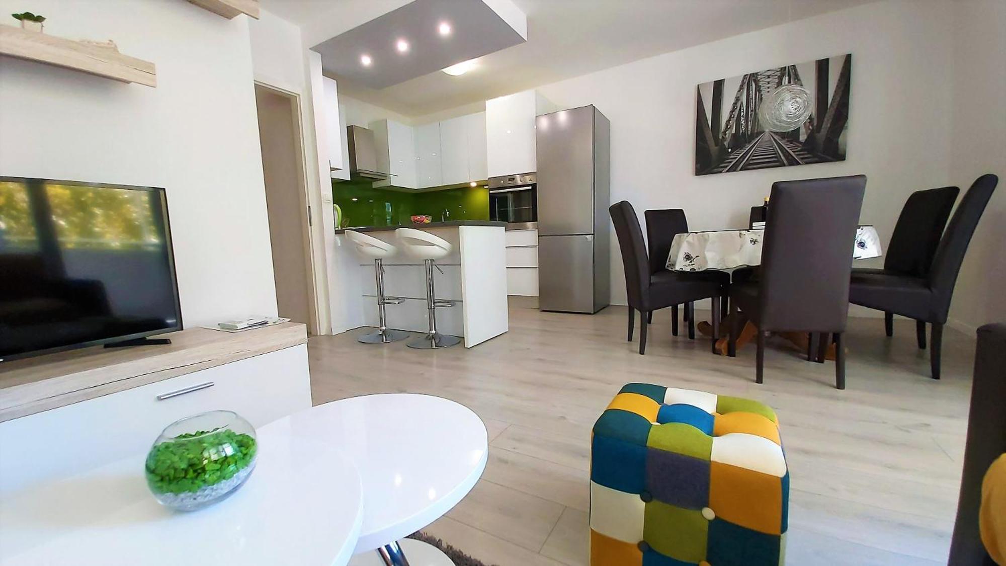 Apartment Punta 奥米什 外观 照片